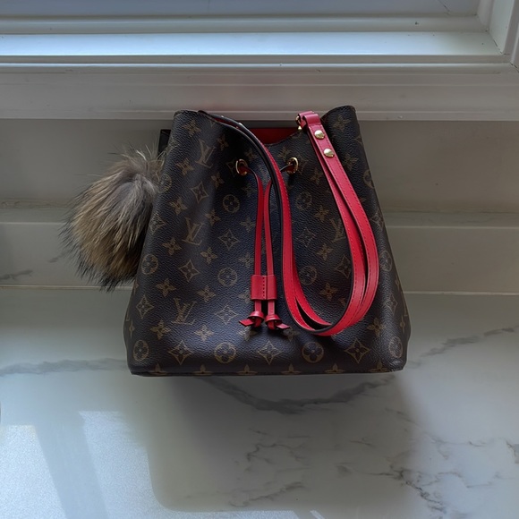 Louis Vuitton NeoNoe Shoulder Bag in Monogram Print with Poppy Red Accents - Picture 7 of 7